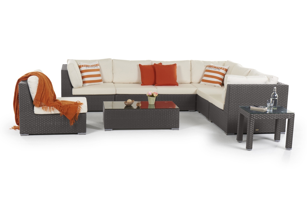 Rattanlounge mit dickn Kissen braun