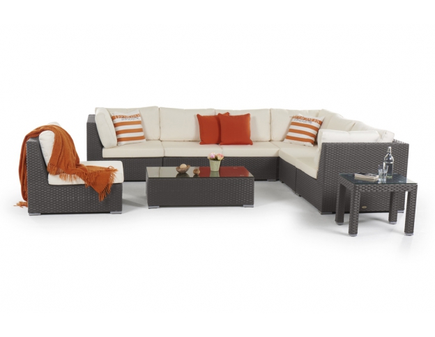 Rattanlounge mit dickn Kissen braun